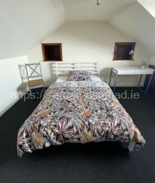 Double bed and linen supplied